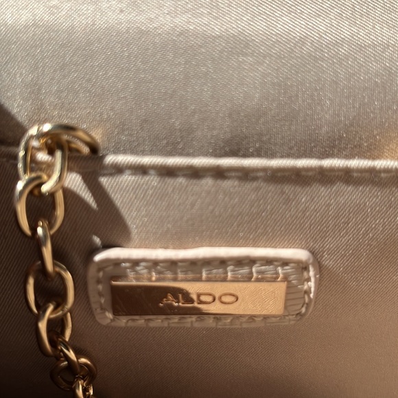 Faux snakeskin beige clutch - Picture 3 of 7